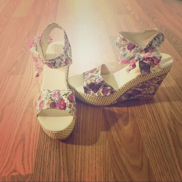 Shoes - Cute floral wedges with ribbon side ties!